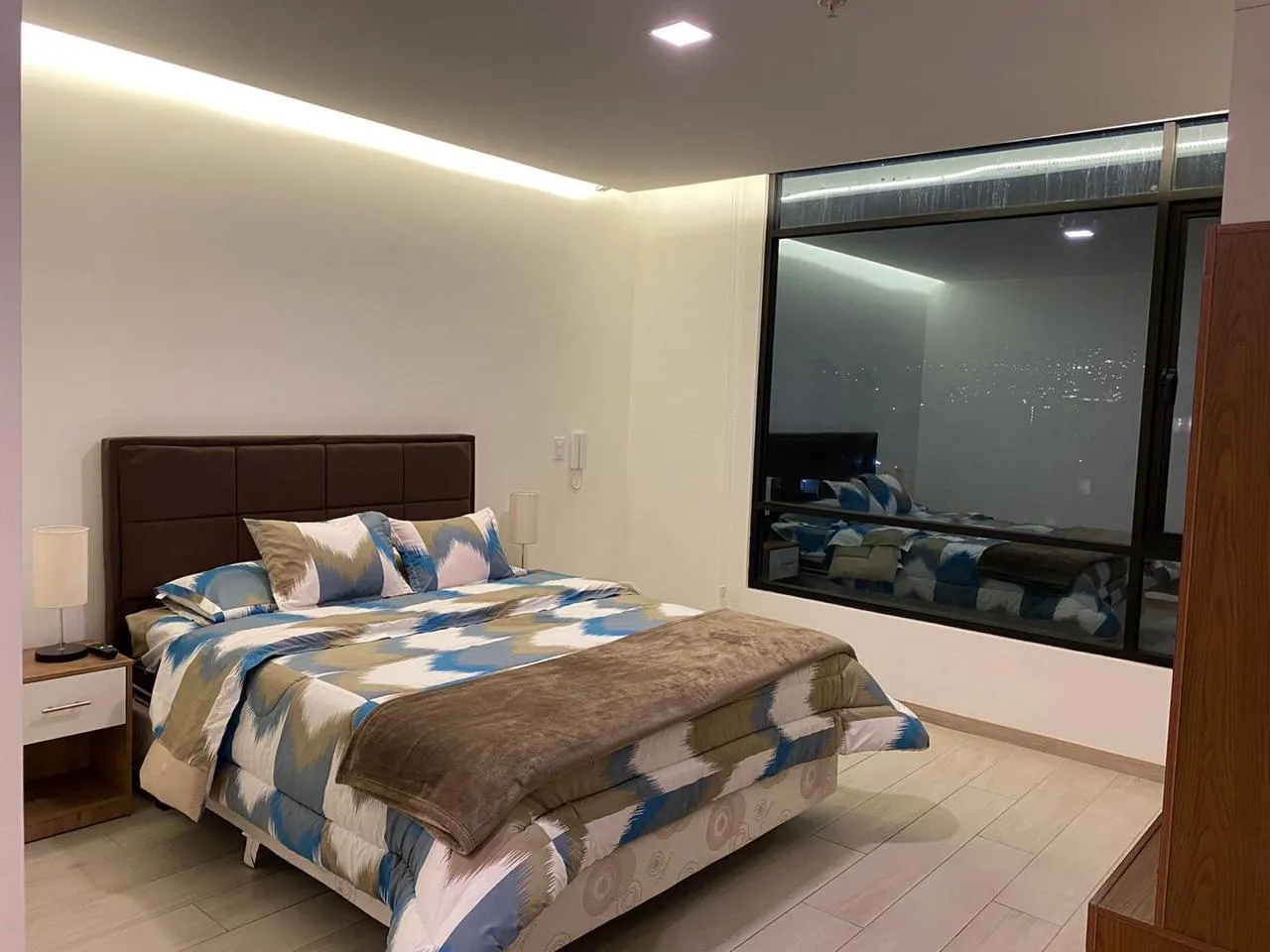 Essence 1210 — foto 6 de 16
