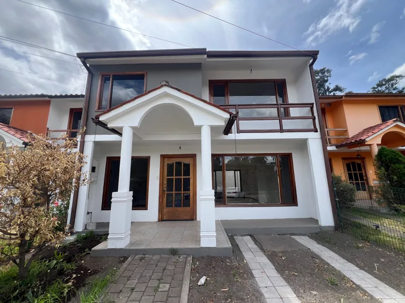 Casa en alquiler en San Rafael, Quito