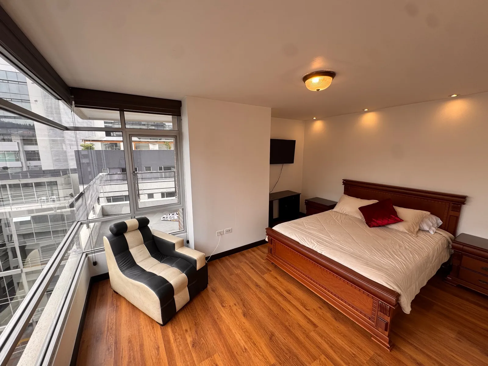 Departamento en alquiler en República del Salvador, Quito — foto 2 de 16