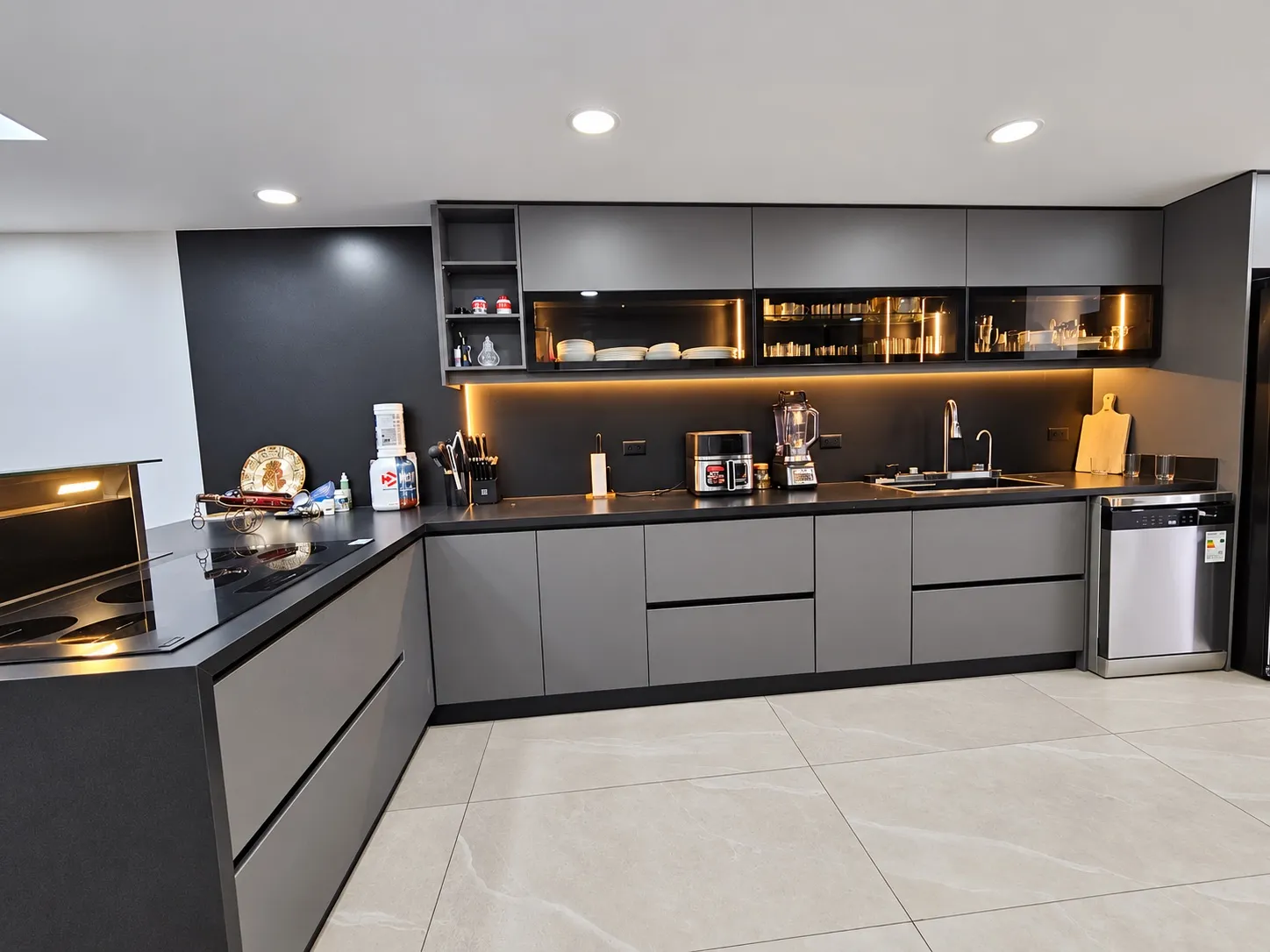 Casa en venta en Intercambiador de Miravalle, Quito — foto 2 de 17