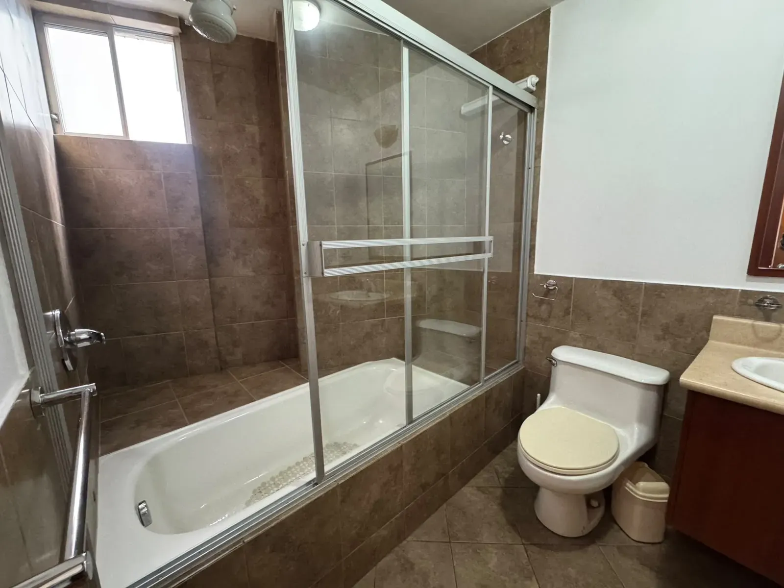 Suite en alquiler en Bosmediano, Quito — foto 3 de 4
